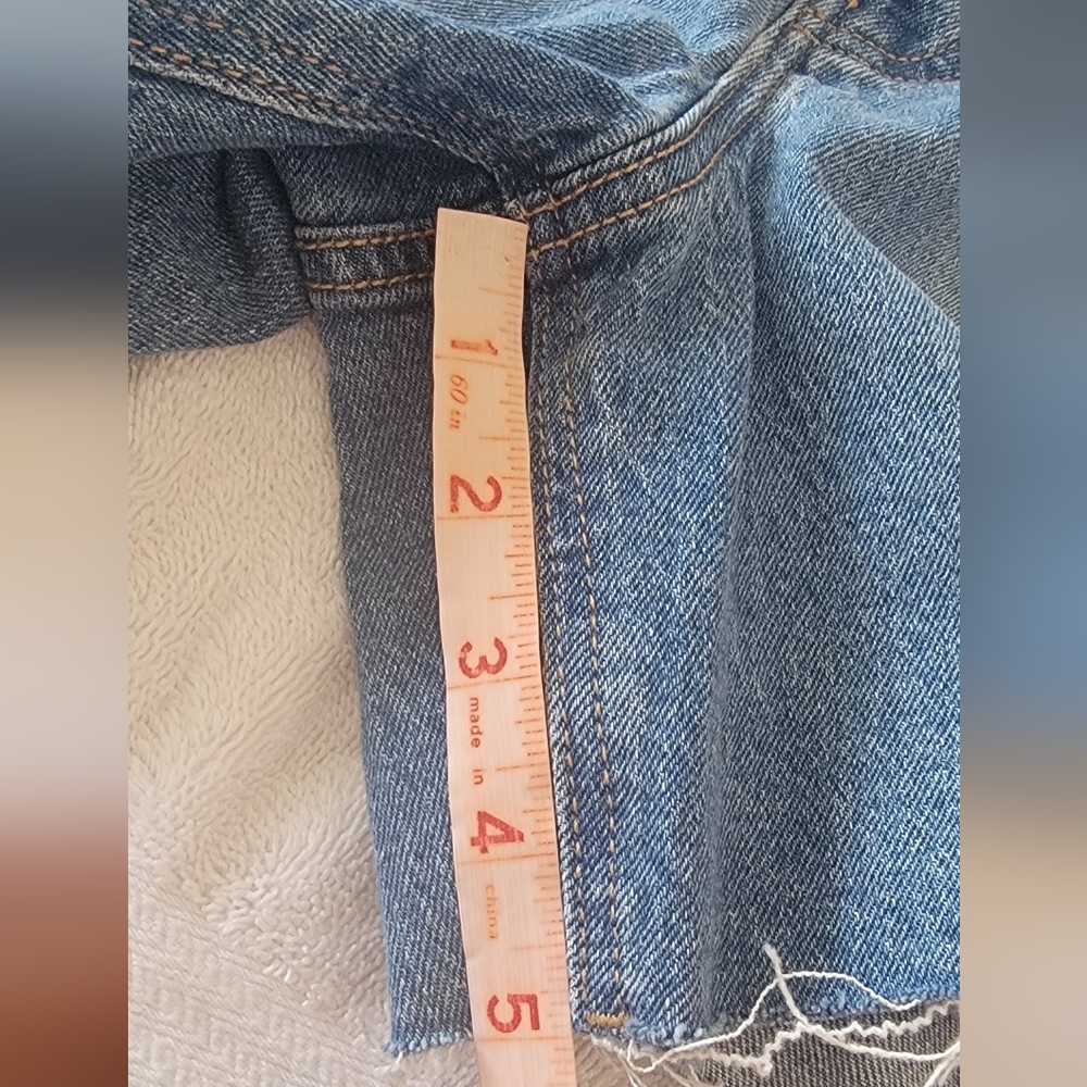 OLD NAVY HIGH RISE OG STRAIGHT 5" INSEAM SHORTS - Picture 8 of 9